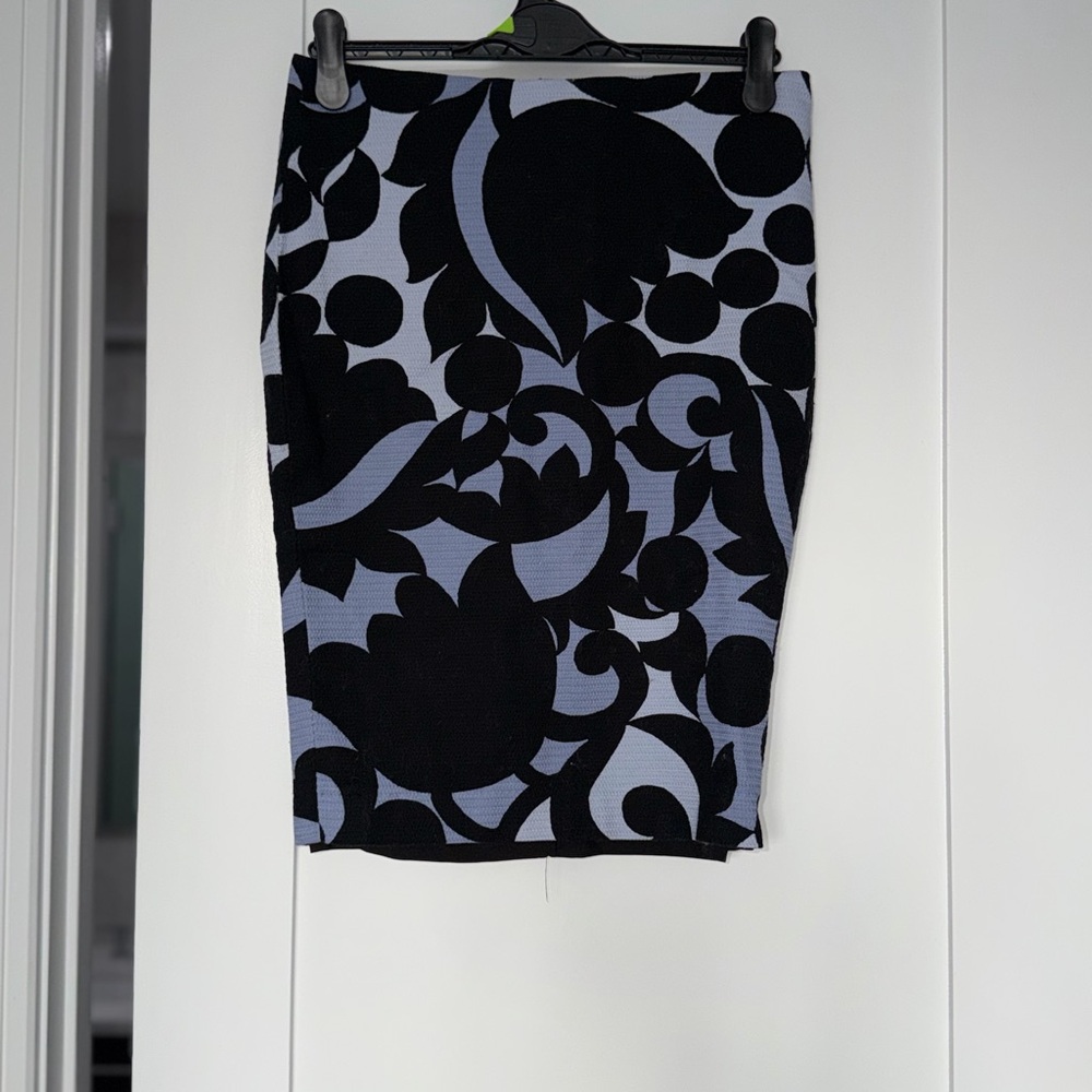 Ann Taylor Black and Gray Floral Pencil Skirt